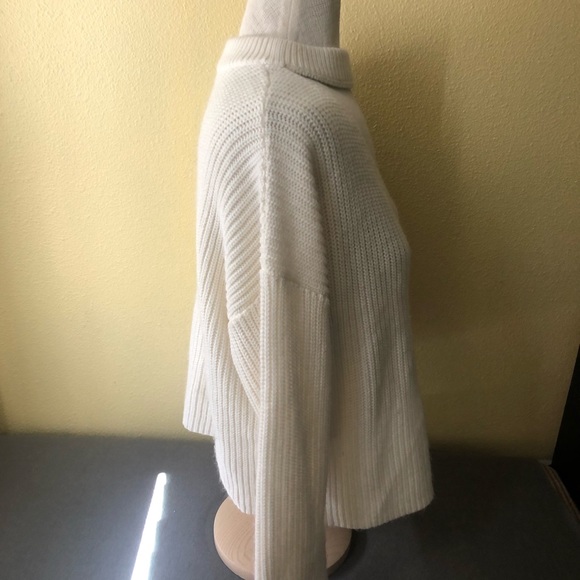 H&M Sweater - Picture 3 of 7